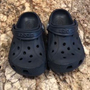 EUC little kids classic crocs navy blue